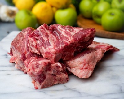 Свинина на кости охлаждённая 1 кг - купить в Олме-Шойской